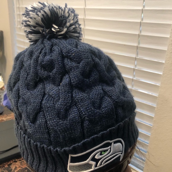 New Era NFL Seattle Seahawks Women’s Promo Beanie Knit Cap Winter Pom Hat Sz One - Picture 3 of 10
